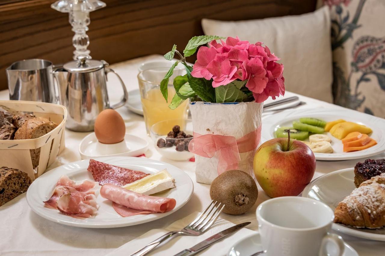 Hotel Weisse Lilie - B&B リオ・ディ・プステリーア エクステリア 写真