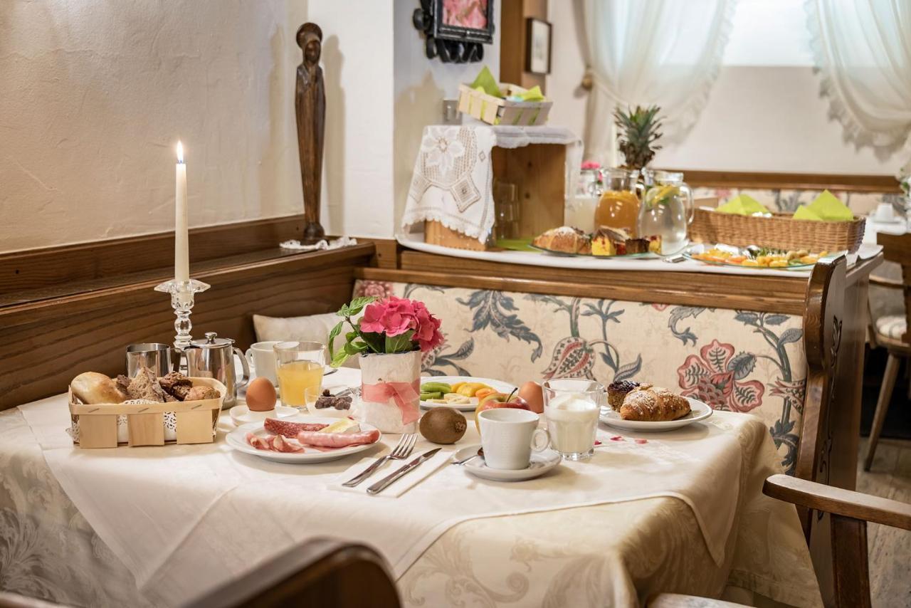 Hotel Weisse Lilie - B&B リオ・ディ・プステリーア エクステリア 写真