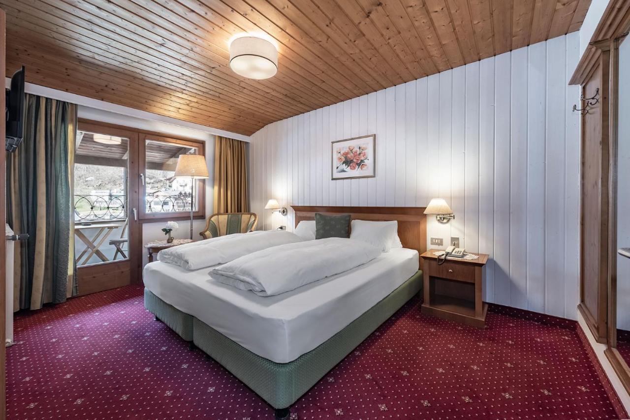 Hotel Weisse Lilie - B&B リオ・ディ・プステリーア エクステリア 写真