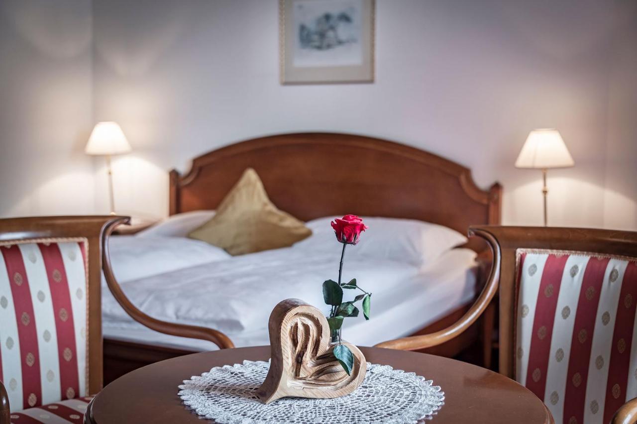 Hotel Weisse Lilie - B&B リオ・ディ・プステリーア エクステリア 写真