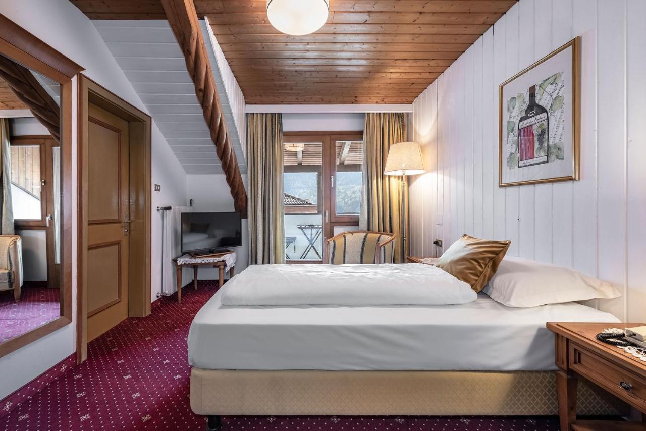 Hotel Weisse Lilie - B&B リオ・ディ・プステリーア エクステリア 写真