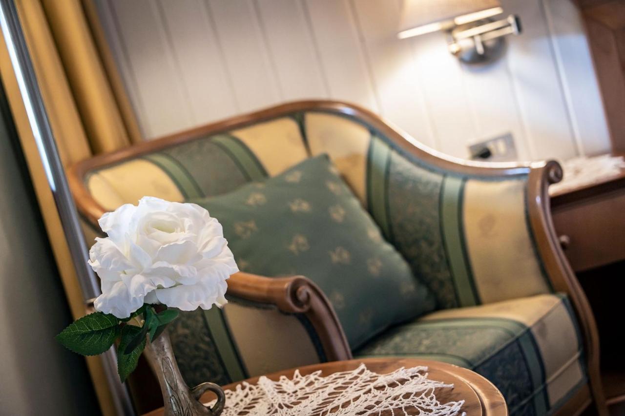 Hotel Weisse Lilie - B&B リオ・ディ・プステリーア エクステリア 写真